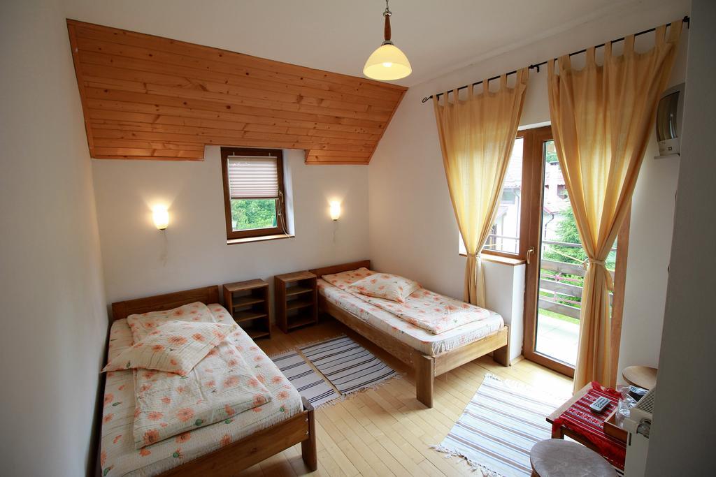 Vila Sucu Hotel Poiana Marului  Bilik gambar