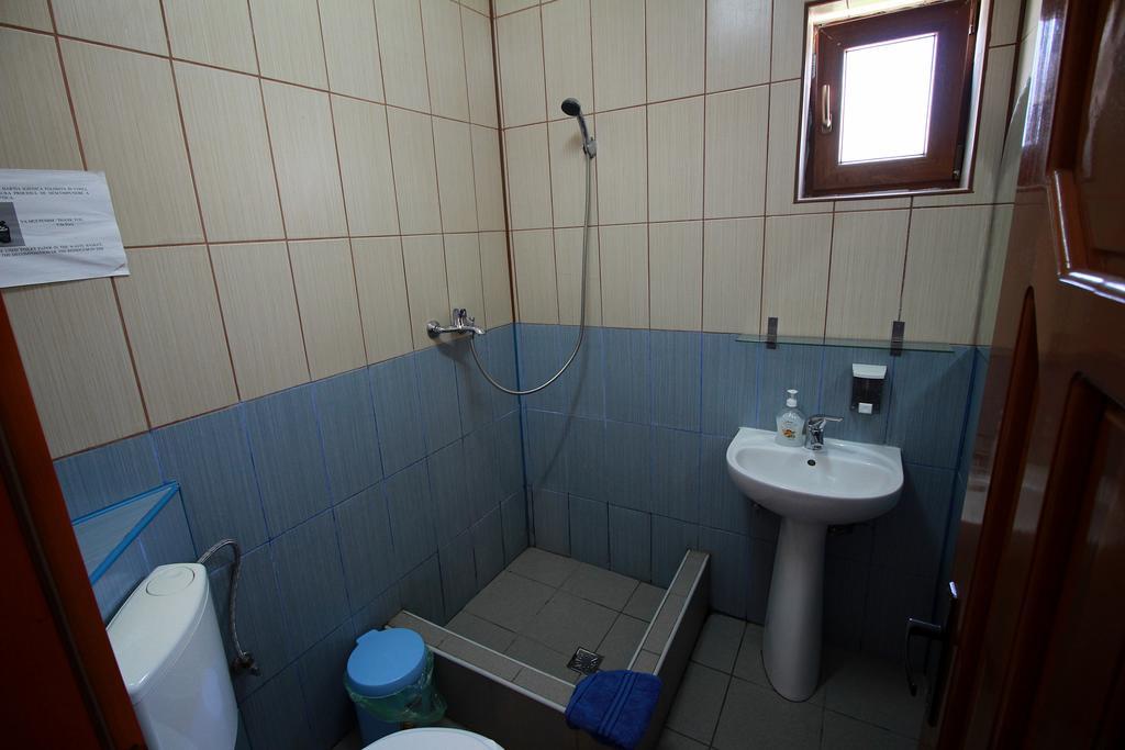 Vila Sucu Hotel Poiana Marului  Bilik gambar