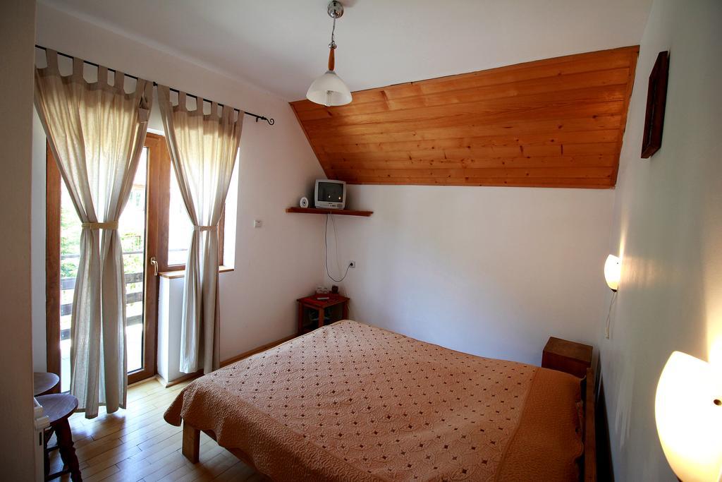 Vila Sucu Hotel Poiana Marului  Bilik gambar