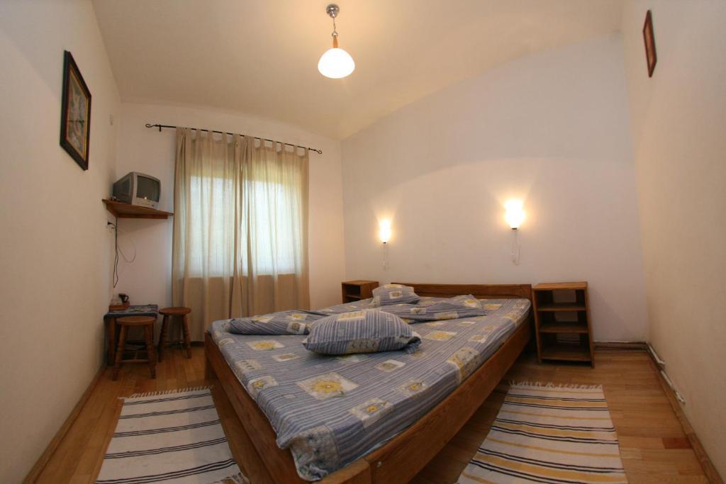 Vila Sucu Hotel Poiana Marului  Bilik gambar